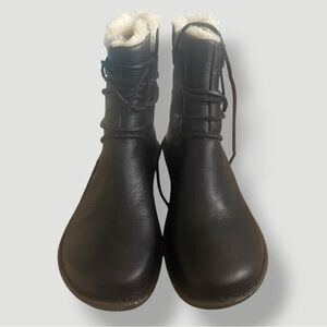 New UGG CASPIA 1932 Black Size 10